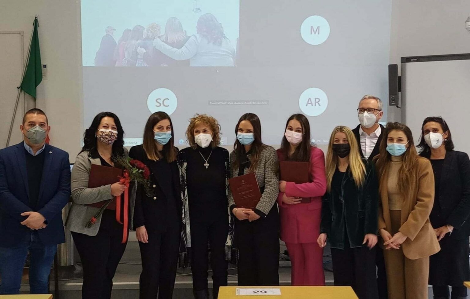 Scienze infermieristiche, a Massa grande festa per i primi 9 laureati - Infermieri, laurea