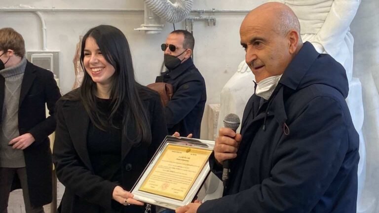 A Massa svelata la statua di Alì Piccinin, il bambino diventato Pascià - Giulia Vatteroni, liceo palma