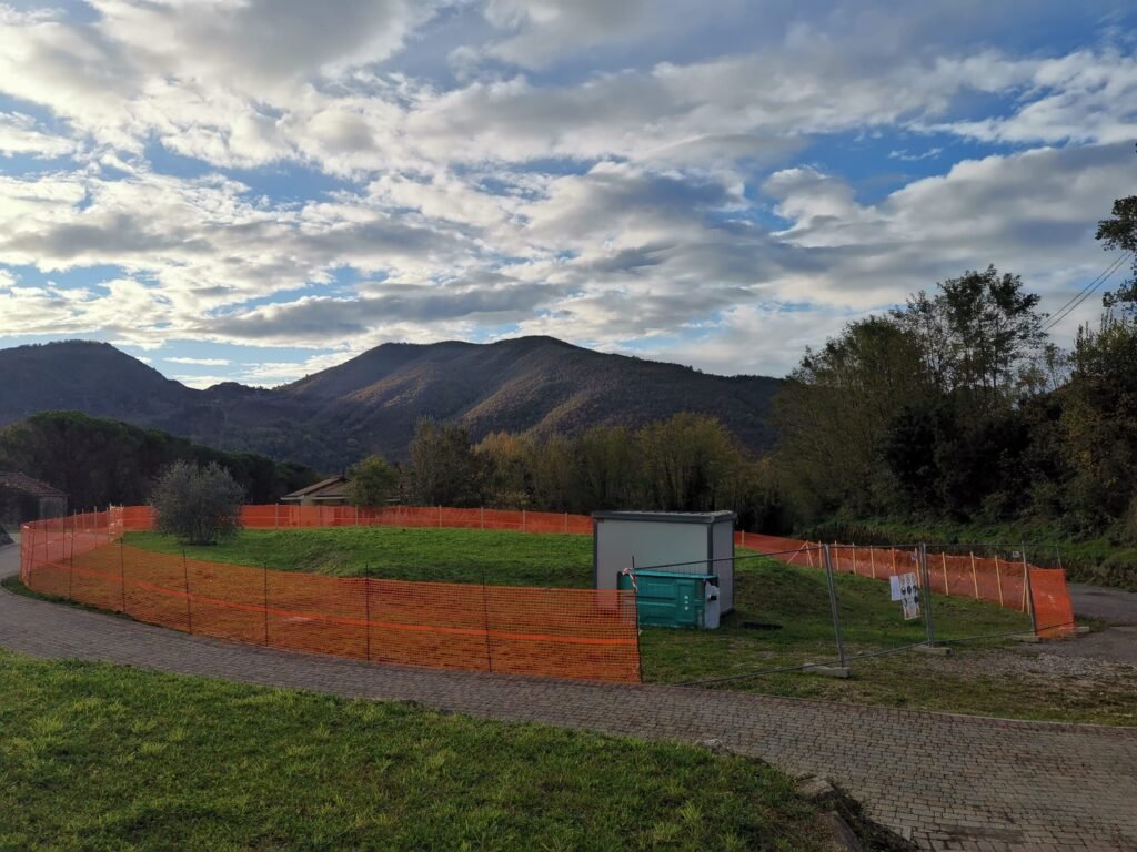Podenzana: realizzazione di una nuova area verde in piazza del "Borgo Moderno" - area verde, piazza del borgo moderno