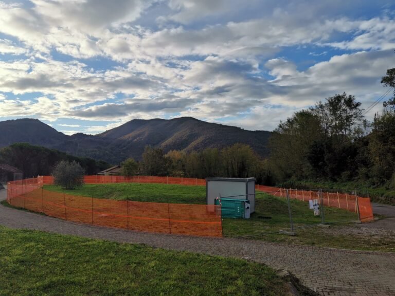 Podenzana: realizzazione di una nuova area verde in piazza del "Borgo Moderno" - area verde, piazza del borgo moderno