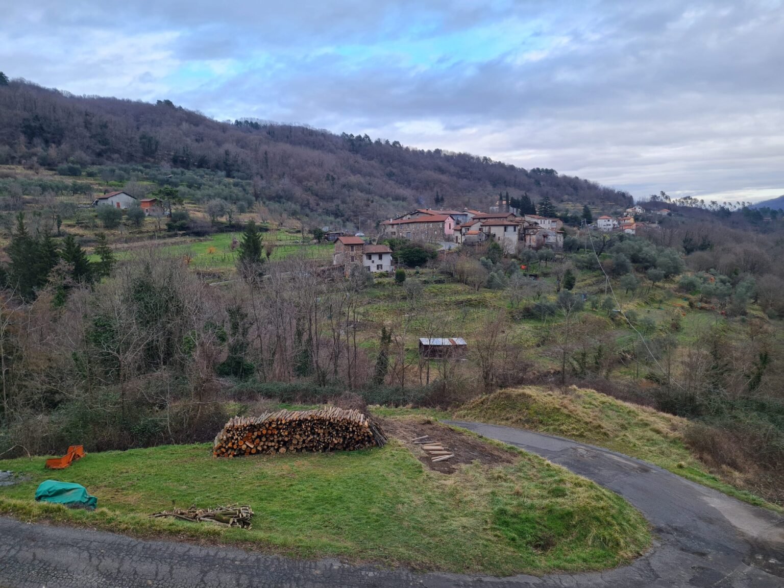 Tresana: aperto il cantiere per la strada di Agneda Tresana: aperto il cantiere per la strada di Agneda - agneda, cantiere