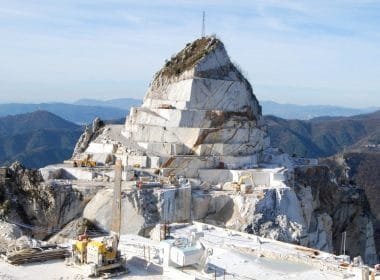 Tutela dell'ambiente nella Costituzione, ora Athamanta chiede di rivedere regolamenti e piani per l'estrazione sulle Apuane - apuane