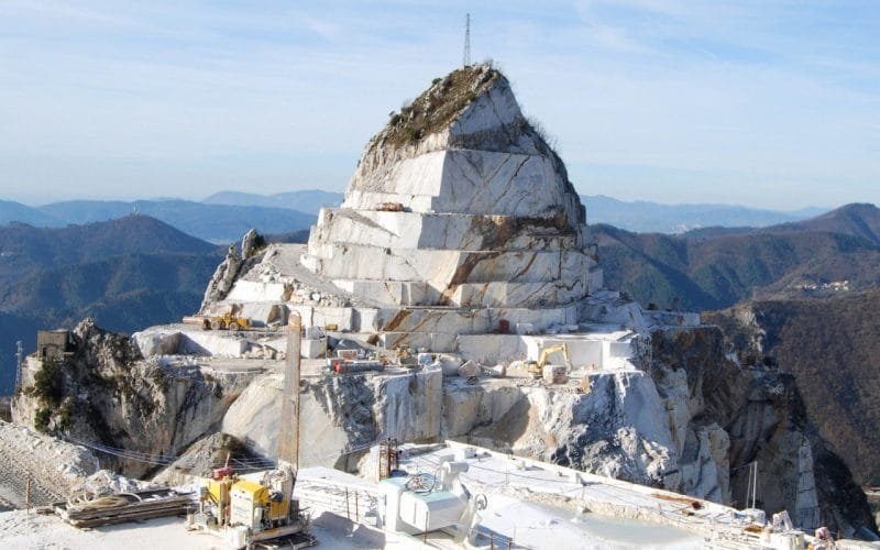 Tutela dell'ambiente nella Costituzione, ora Athamanta chiede di rivedere regolamenti e piani per l'estrazione sulle Apuane - alpi apuane, ambiente