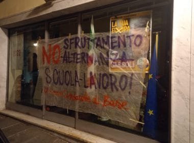 La sede dei Giovani Democratici presa di mira da USB - sciopero