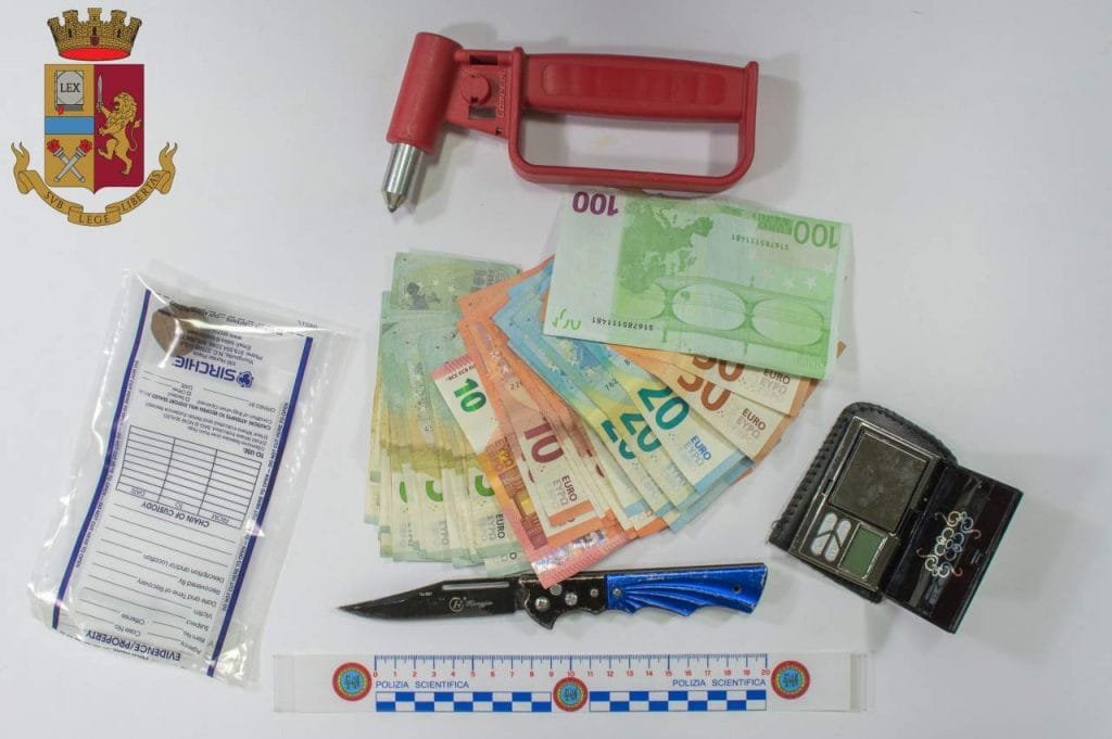 Controlli antidroga nella scalinata Spallanzani a La Spezia: un denunciato - antidroga, denuncia