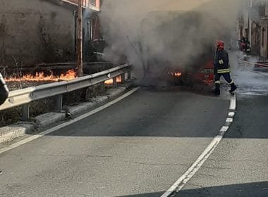 Aulla, a fuoco mezzo pubblico con studenti a bordo: paura ma nessuna conseguenza grave - Aulla, incidente bus