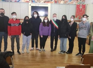 Cerimonia di consegna della Costituzione italiana ai neodiciottenni - Aulla, consegna