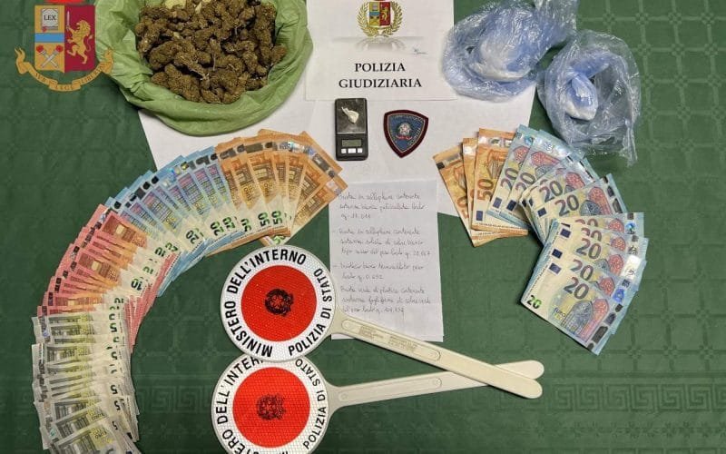 Arrestato dalla Polizia di Stato: deteneva cocaina e hashish, sequestrati 1100 euro in contanti - droga, polizia
