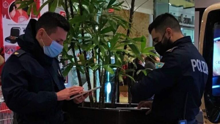 La Spezia, non paga la merce in due negozi: denunciato per furto - denuncia, furto