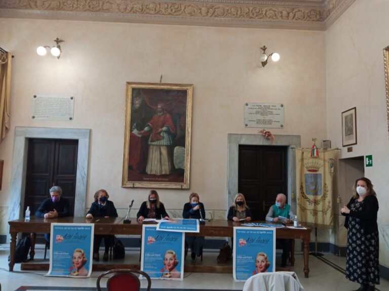 Sarzana: "Atri fioriti"giornate alla scoperta delle dimore storiche sarzanesi - atri fioriti, dimore storiche