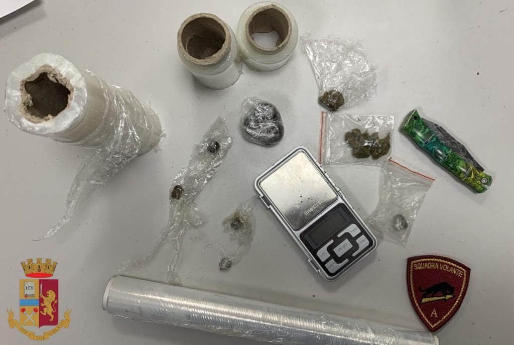 La Spezia: 15enne denunciato per spaccio e porto ingiustificato di oggetti atti a offendere - denuncia, la spezia