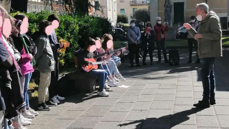 A Pontremoli gli alunni delle scuole festeggiano la Liberazione della città dai nazi fascisti - 27 aprile, Liberazione