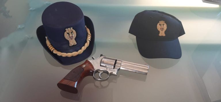 Commissariato di Sarzana: la polizia mette a segno diverse denunce e il sequestro di un revolver a un anziano