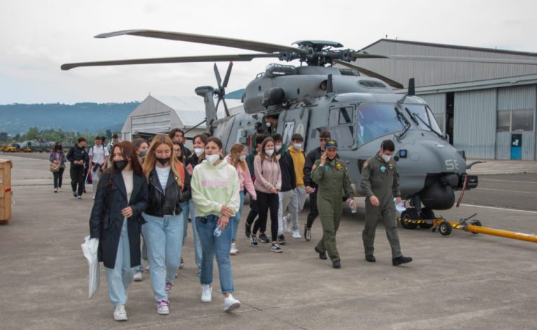 Parentuccelli Arzelà, liceali della 3S in visita alla base elicotteri Maristaeli