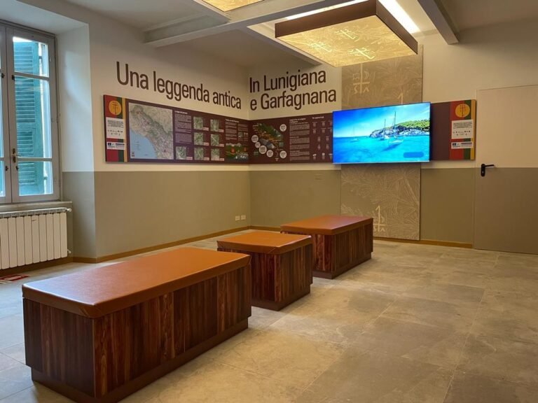 Fivizzano: in piazza Medicea nuovo punto info per Parchi e area Mab Unesco - Fivizzano, parco appennino tosco emiliano