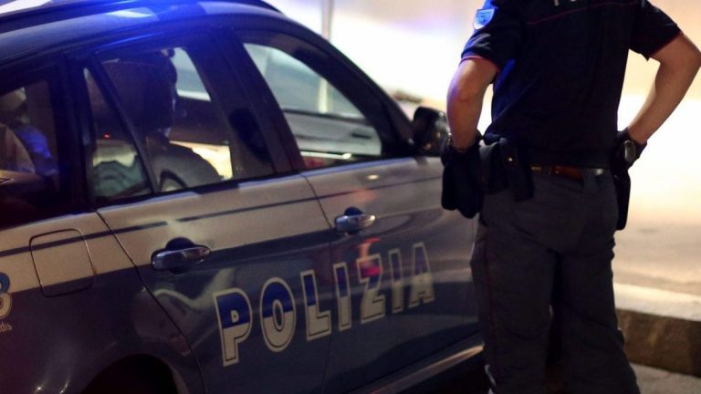 Sarzana, in tre rubano un orologio da 40 mila euro a un turista: arrestato 20enne