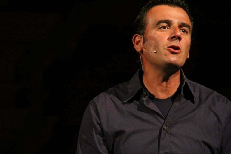 "Vitanuova - Appunti sulla paternità", prosegue la rassegna teatrale di Officine TOK a Fivizzano - appunti paternità, la pulce