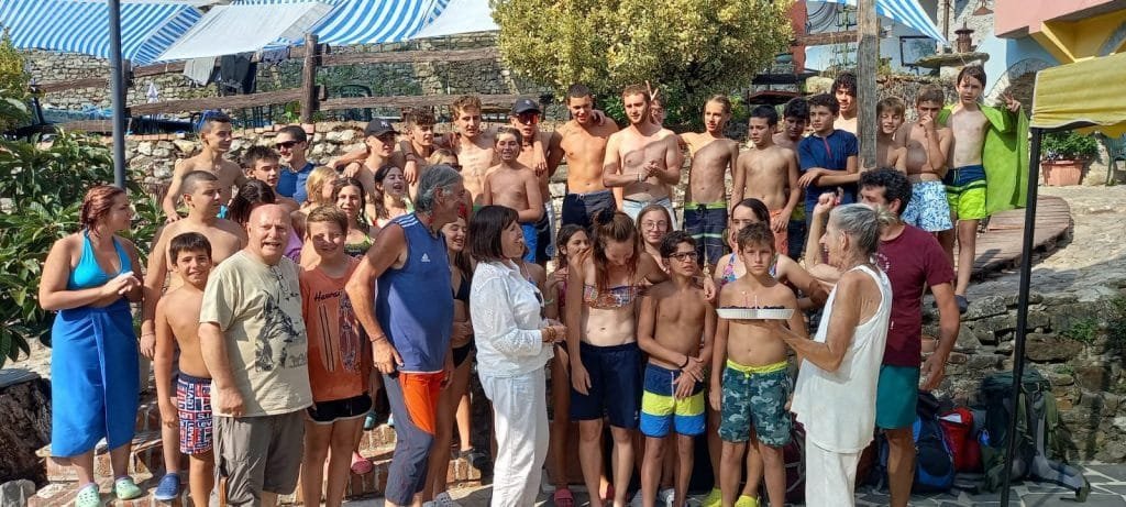 Fosdinovo: 35 ragazzi fanno tappa con “Dall’Appennino al mare con gli asini” Fosdinovo: 35 ragazzi fanno tappa con "Dall'Appennino al mare con gli asini" - dall'appenino al mare con gli asini, fosdionovo