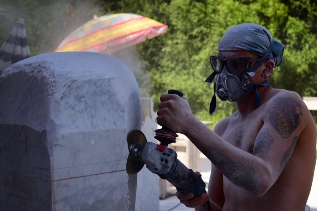 Equi Terme: parte domani il primo simposio di scultura aperto al pubblico Equi Terme: parte domani il primo simposio di scultura aperto al pubblico - accademia belle arti carrara, equi terme