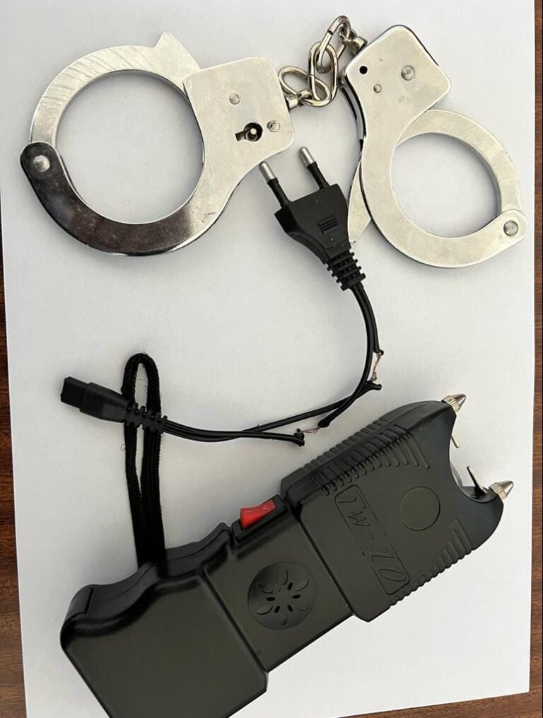 Sarzana, 35enne sorpreso con taser e manette: denunciato dai carabinieri - carabinieri, denuncia