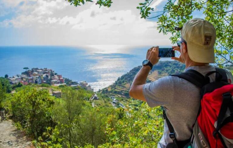 Guide turistiche senza abilitazione alle Cinque Terre, scattano le multe - abilitazione, cinque terre