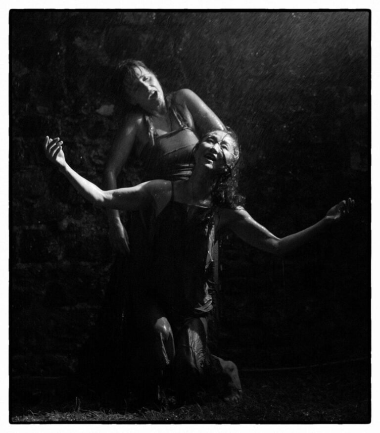 Domani nel borgo di Meredo "Gioia" performance di teatro - danza Butoh di Yumiko Yoshioka e Annalisa Maggiani - danza butoh, ecofestival meredo