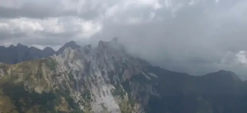 Tragedia sulle Apuane, muore un giovane di 34 anni - alpi apuane, escursione