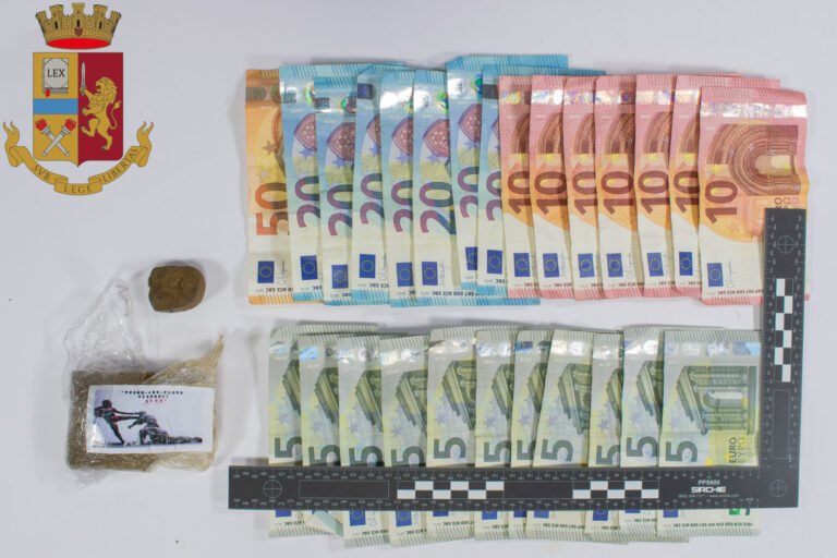 La Spezia: un denunciato per detenzione e spaccio di stupefacenti La Spezia: un denunciato per detenzione e spaccio di stupefacenti - denuncia, la spezia