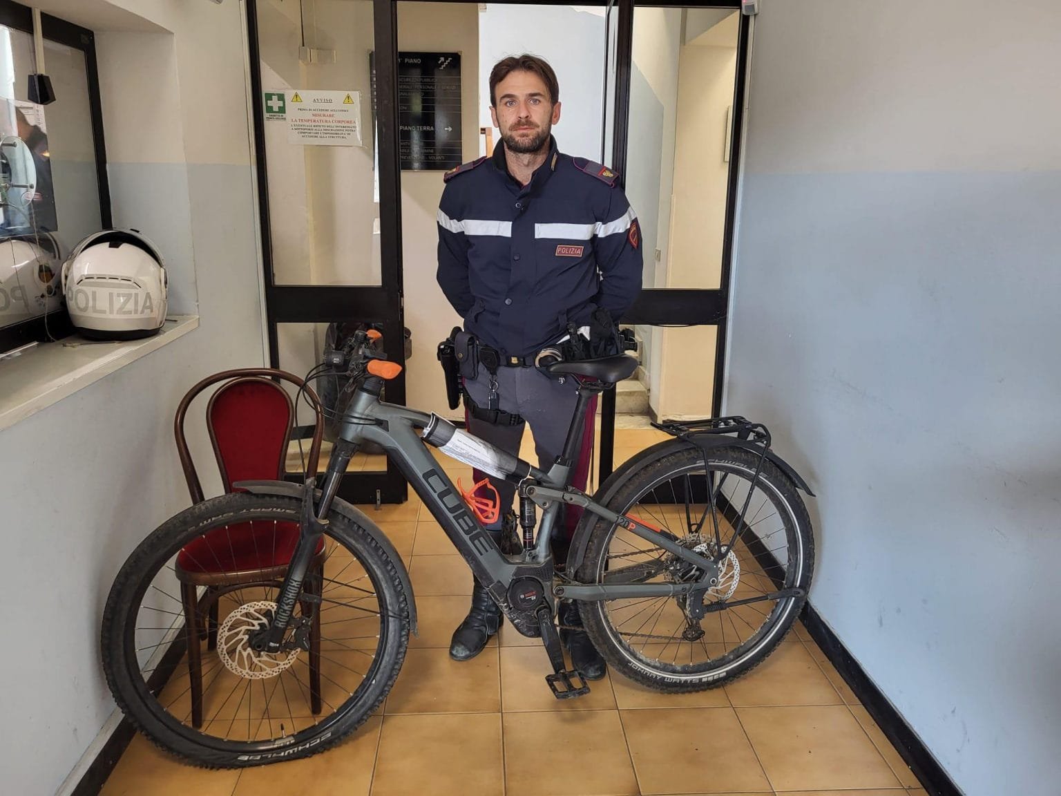 Marinella: polizia ferma due uomini che avevano occupato un casale per spaccio e nascondiglio di oggetti rubati - furto, Marinella