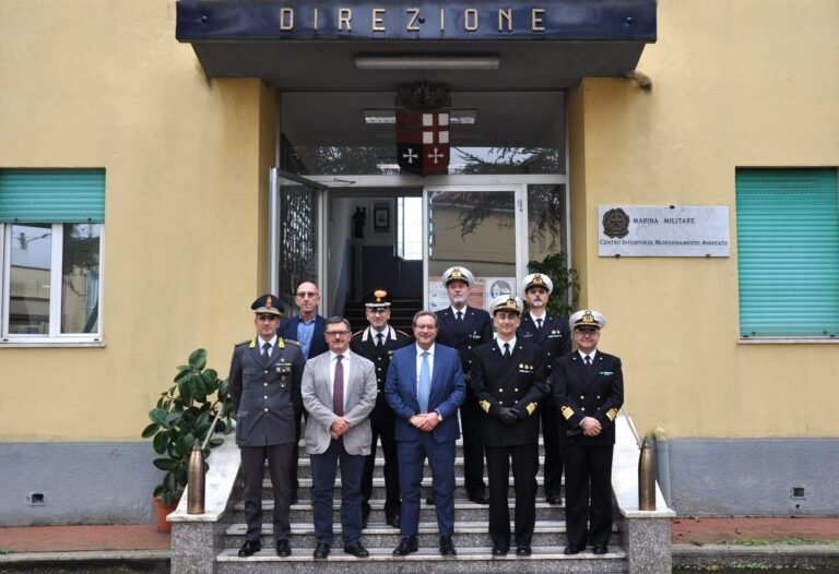 Aulla: il Prefetto Aprea visita il C.i.m.a. Aulla: il Prefetto Aprea visita il C.i.m.a. - Aulla, cima