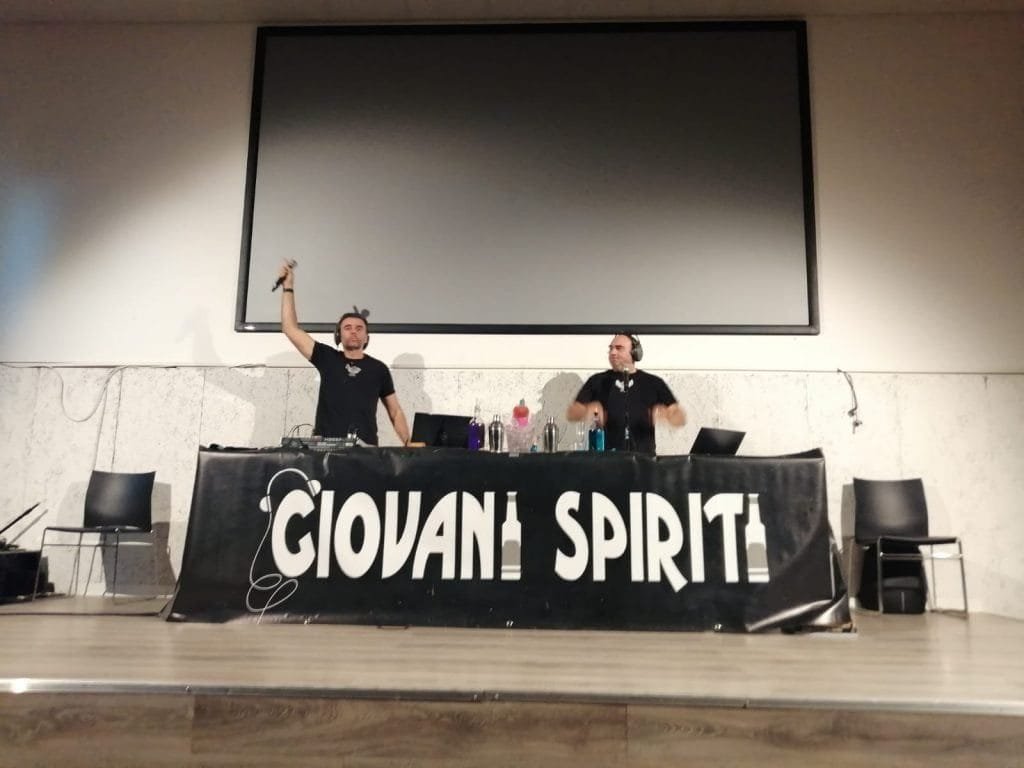 Uno spettacolo teatrale per sensibilizzare i più giovani sui rischi connessi all’abuso di alcol Uno spettacolo teatrale per sensibilizzare i più giovani sui rischi connessi all'abuso di alcol - rischi, teatro