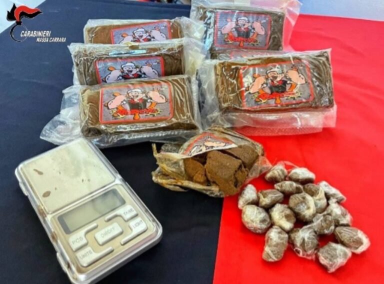 Arrestato per spaccio a 17 anni Arrestato per spaccio a 17 anni - carabinieri, carrara