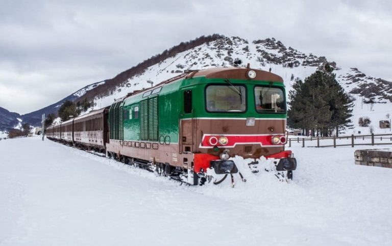 Al presepe vivente di Equi Terme con il treno storico