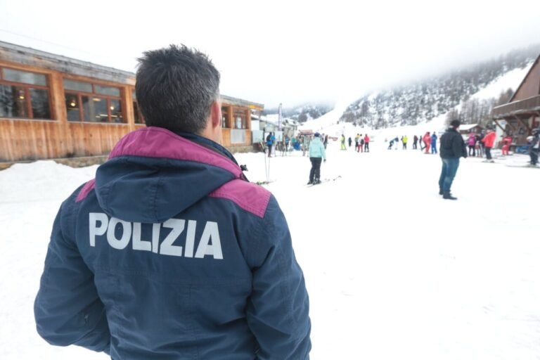 La Polizia della montagna garantisce la sicurezza degli sciatori e degli amanti della neve - polizia, Sci