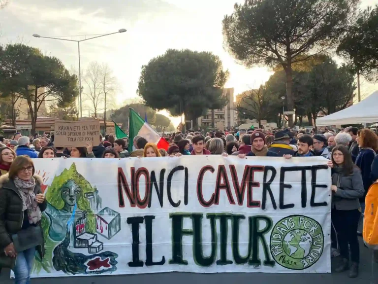 Domani a Massa sciopero per il clima Domani a Massa sciopero per il clima -