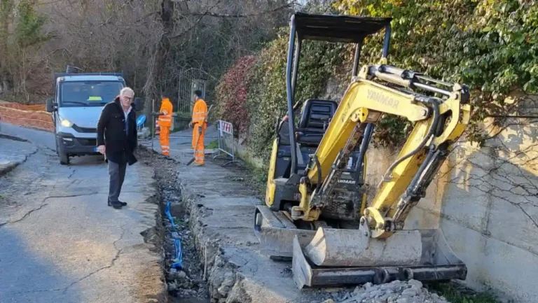 Lavori a Licciana in via Castello e via Ca' Mornello, nuova rete acquedotto e asfalto - acquedotto, asfalto