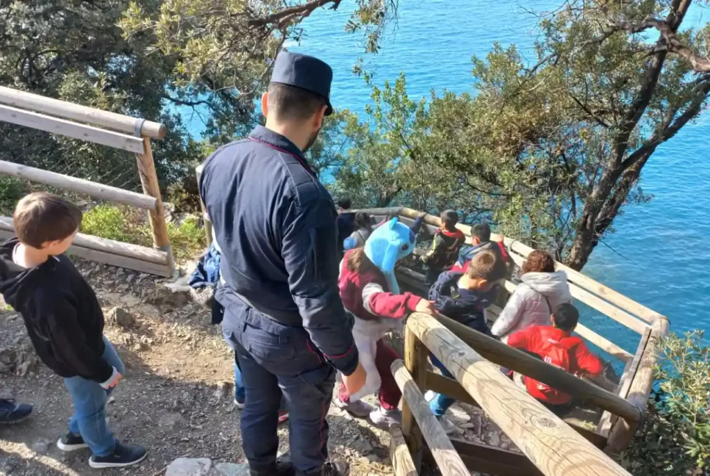 I Carabinieri del Parco delle 5 Terre festeggiano la giornata delle foreste con gli alunni di Monterosso I Carabinieri del Parco delle 5 Terre festeggiano la giornata delle foreste con gli alunni di Monterosso - carabinieri, foreste