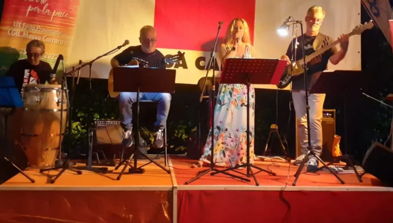 Il gruppo musicale Ora4 suona al Centro sportivo colline massesi - musica, ora 4