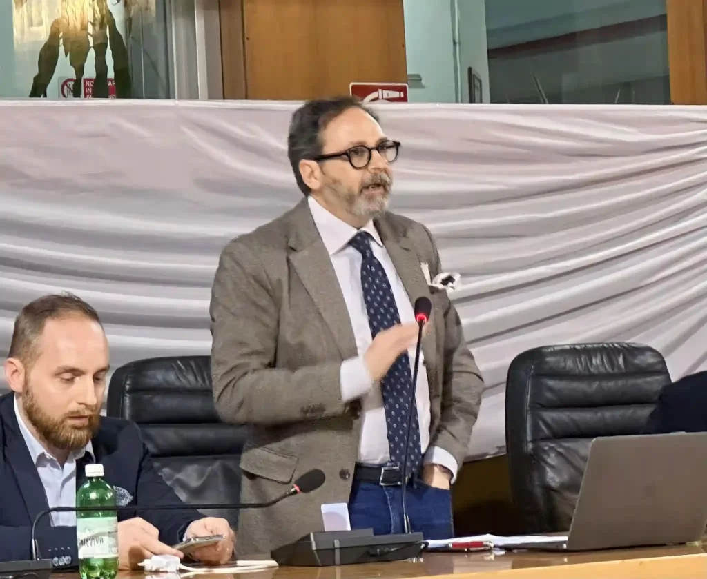 A Massa è stato sfiduciato il sindaco Persiani A Massa è stato sfiduciato il sindaco Persiani - Consiglio Comunale, massa