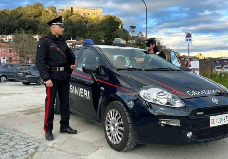 Arrestati due fratelli per spaccio ad Aulla Arrestati due fratelli per spaccio ad Aulla - arresti, Aulla
