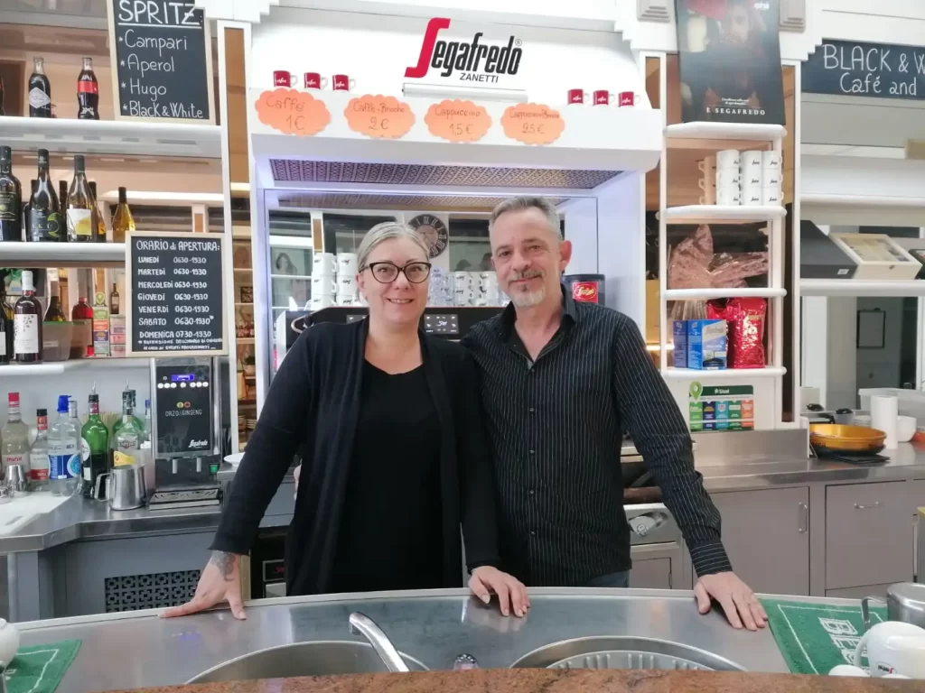 Il Black and white si candida a diventare il centro delle serate estive Il Black and white si candida a diventare il centro delle serate estive - caniparola