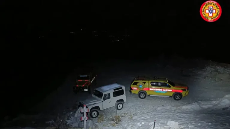 Precipitano durante un'escursione sulle Apuane: morta una donna, ferito un uomo - alpi apuane