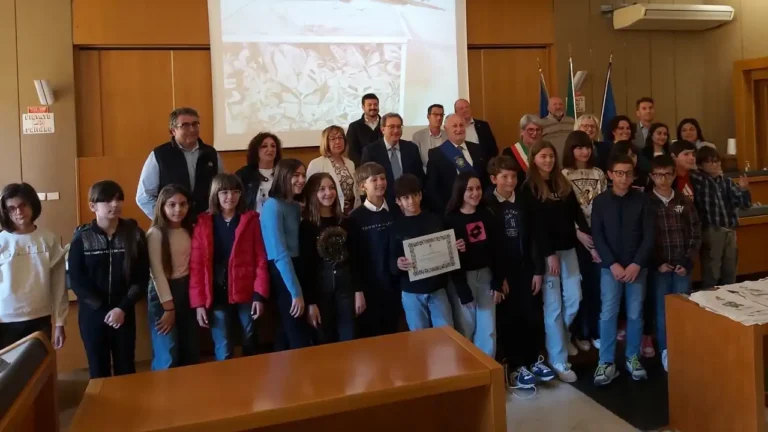 Consiglio Provinciale: encomio solenne alla classe 5^ C della Direzione Didattica di Aulla Consiglio Provinciale: encomio solenne alla classe 5^ C della Direzione Didattica di Aulla - Aulla, farfalle