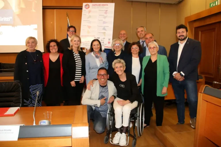 Sindache e sindaci di Massa Carrara firmano la Carta dei Diritti Sindache e sindaci di Massa Carrara firmano la Carta dei Diritti - carta dei diritti, Massa Carrara