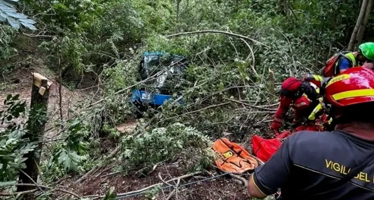 Autobus fuori strada tra Pontremoli e Zeri, AT: "Il mezzo è stato revisionato lo scorso ottobre" - autobus, Pontremoli