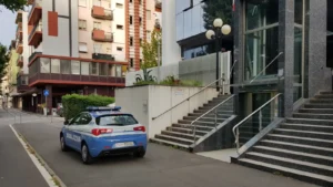 Una truffa con la tecnica dell'abbraccio, donna denunciata alla Spezia - abbraccio, denuncia