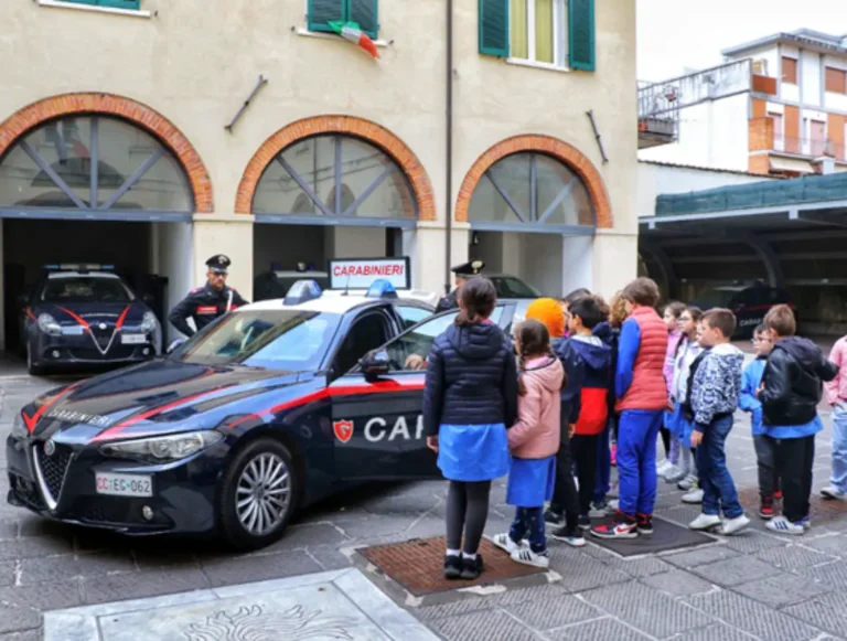 Una giornata di scuola nella caserma dei Carabinieri - carabinieri, scuola