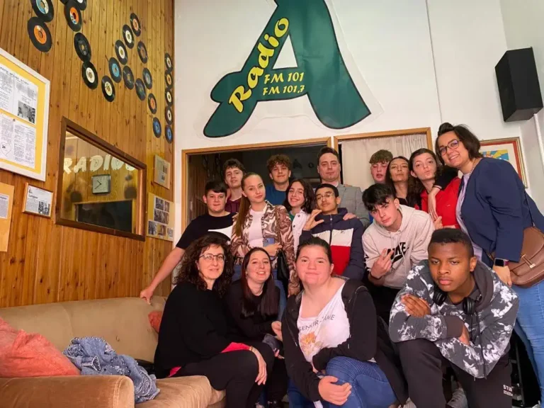 Progetto Radio “la voce ai ragazzi” degli studenti del Pacinotti-Belmesseri è su Radio A con “La Forza delle parole in musica” - Fivizzano