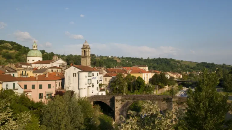 Pontremoli, riaperto il bando per sostenere chi sceglie di vivere qui - Bando, cittadini