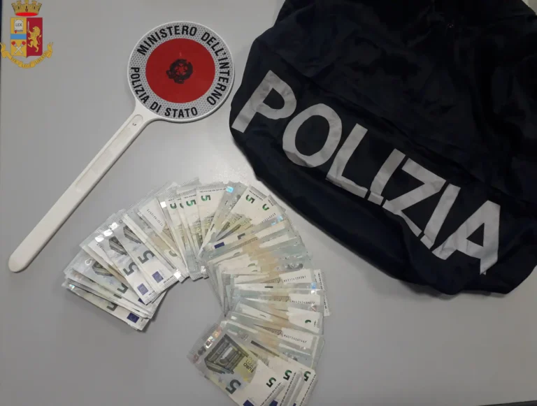 Truffa con banconote in centro a La Spezia - banconote, polizia